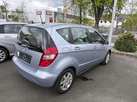 Gebraucht Mercedes A180 Elegance 116 PS (85 kW) 2011 Blau Limousine