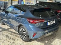 Gebraucht Ford Focus Titanium 125 PS (91 kW) 2023 Chromablau metallic Limousine