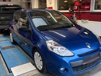 Gebraucht Renault Clio II 75 PS (55 kW) 2009 Blau Kleinwagen