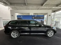 Gebraucht VW Passat Elegance 150 PS (110 kW) 2023 Schwarz perleffekt Kombi