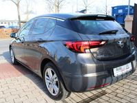 Gebraucht Opel Astra Dynamic 110 PS (80 kW) 2016 Grau Limousine