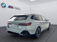 Neu BMW 540 Performance 303 PS (222 kW) 2026 Grau Kombi