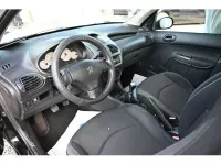 Gebraucht Peugeot 206 Tendance 75 PS (55 kW) 2009 Schwarz Kleinwagen