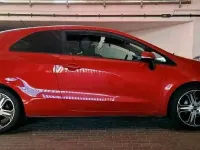 Używany Kia Rio 90 KM (66 kW) 2014 Czerwony Hatchback