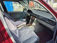 Gebraucht Mercedes 300 113 PS (83 kW) 1987 Rot Kombi