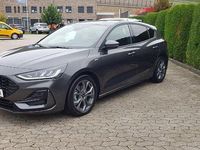 Gebraucht Ford Focus ST-Line 125 PS (91 kW) 2023 Magneticgrau (metallic) Limousine