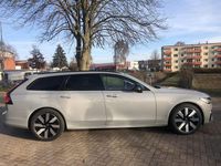 Używany Volvo V90 Plus 349 KM (256 kW) 2025 Szary Kombi