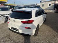 Gebraucht Hyundai i30 Style 140 PS (102 kW) 2017 Weiß Limousine