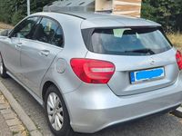 Gebraucht Mercedes A180 122 PS (89 kW) 2015 Grau Limousine