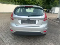Gebraucht Ford Fiesta 82 PS (60 kW) 2009 Silber Limousine
