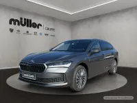 Neu Skoda Superb LAURIN & KLEMENT 204 PS (150 kW) 2025 Grau Kombi