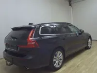 Gebraucht Volvo V60 Momentum 197 PS (144 kW) 2022 Schwarz Kombi