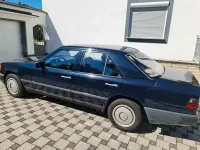 Gebraucht Mercedes E230 136 PS (100 kW) 1986 Blau Limousine