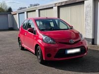 Gebraucht Toyota Aygo 68 PS (50 kW) 2013 Rot Kleinwagen