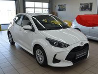 Gebraucht Toyota Yaris Basis 72 PS (52 kW) 2022 Schneeweiß Kleinwagen