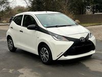 Gebraucht Toyota Aygo 69 PS (50 kW) 2015 Weiß Kleinwagen