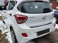 Gebraucht Hyundai i10 Basis 67 PS (49 kW) 2016 Weiß Kleinwagen