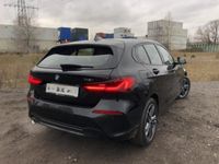 Gebraucht BMW 118 Sport Line 140 PS (102 kW) 2019 Schwarz metallic Kleinwagen