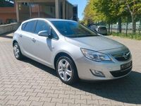 Gebraucht Opel Astra Design Edition 140 PS (102 kW) 2011 Silber Limousine