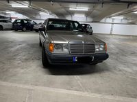 Gebraucht Mercedes E230 132 PS (97 kW) 1986 Beige Limousine