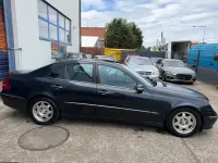 Gebraucht Mercedes E220 Avantgarde 150 PS (110 kW) 2003 Blau Limousine
