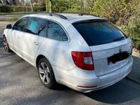 Gebraucht Skoda Superb Ambition 140 PS (102 kW) 2011 Weiß Kombi