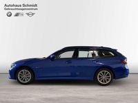 Gebraucht BMW 330e M Sport 292 PS (214 kW) 2022 M portimao blau Kombi