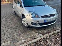 Gebraucht Ford Fiesta 80 PS (58 kW) 2008 Silber Kleinwagen