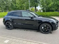 Gebraucht Porsche Macan Turbo 441 PS (324 kW) 2020 Tiefschwarz SUV