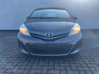 Gebraucht Toyota Yaris 90 PS (66 kW) 2012 Grau Kleinwagen
