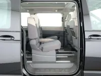 Gebraucht VW Multivan Basis 150 PS (110 kW) 2024 Deep black perleffekt Van / Kleinbus