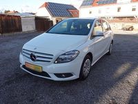 Gebraucht Mercedes B180 122 PS (89 kW) 2014 Calcitweiss/zirrusweiss Van / Kleinbus