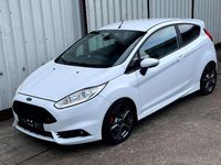 Gebraucht Ford Fiesta Performance Edition 182 PS (133 kW) 2015 Frostweiß Kleinwagen