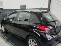 Gebraucht Peugeot 208 82 PS (60 kW) 2016 Schwarz Kleinwagen