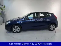 Gebraucht Hyundai i30 109 PS (80 kW) 2011 Braun Limousine