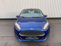 Gebraucht Ford Fiesta 82 PS (60 kW) 2014 Blau Kleinwagen