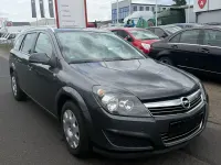Gebraucht Opel Astra Edition 116 PS (85 kW) 2010 Grau Kombi