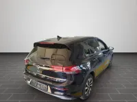 Gebraucht VW Golf VIII Active 150 PS (110 kW) 2022 Deep black perleffekt Limousine