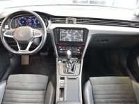Gebraucht VW Passat Elegance 150 PS (110 kW) 2022 Aquamarinblau Kombi