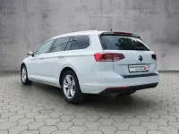 Gebraucht VW Passat Business 150 PS (110 kW) 2023 Gletscherweiß metallic Kombi