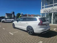 Gebraucht Volvo V60 Plus 197 PS (144 kW) 2024 Crystal white pearl / metallic Kombi