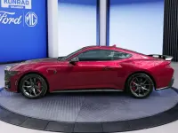 Neu Ford Mustang Dark Horse 454 PS (333 kW) 2026 Molten magenta metallic Coupé