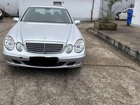 Gebraucht Mercedes E220 150 PS (110 kW) 2002 Silber Limousine