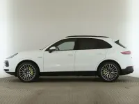 Second-hand Porsche Cayenne 462 CP (339 kW) 2023 Alb SUV