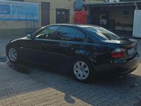 Gebraucht BMW 318 143 PS (105 kW) 2008 Schwarz Limousine