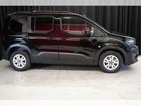 Neu Peugeot Rifter Allure 131 PS (96 kW) 2025 Schwarz Van / Kleinbus