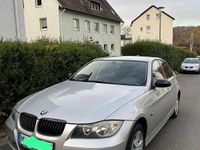 Gebraucht BMW 318 129 PS (94 kW) 2007 Grau Limousine