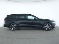 Gebraucht Volvo V60 Plus 250 PS (183 kW) 2022 Onyx black Kombi