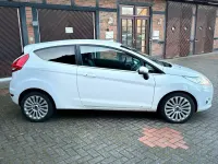 Gebraucht Ford Fiesta Titanium 95 PS (69 kW) 2010 Weiß Limousine