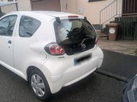 Gebraucht Toyota Aygo 68 PS (50 kW) 2010 Weiß Kleinwagen